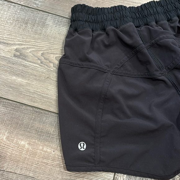 Lululemon Tracker Low Rise Lined Shorts Black Size 4 - Picture 6 of 6